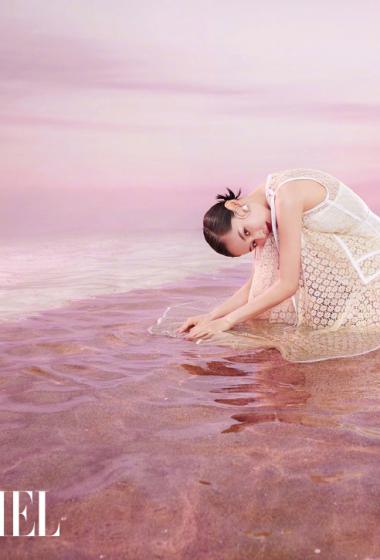 王子文水上裸背大片写真图片77