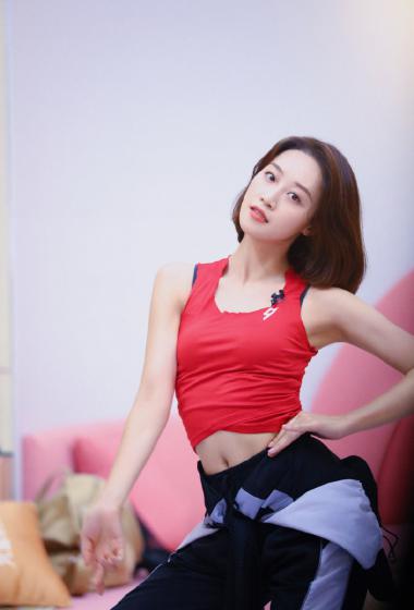 蓝盈莹露脐装性感舞姿图片55