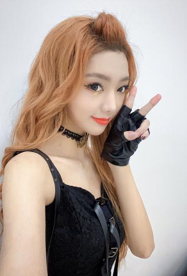 李紫婷金发俏丽自拍照图片34