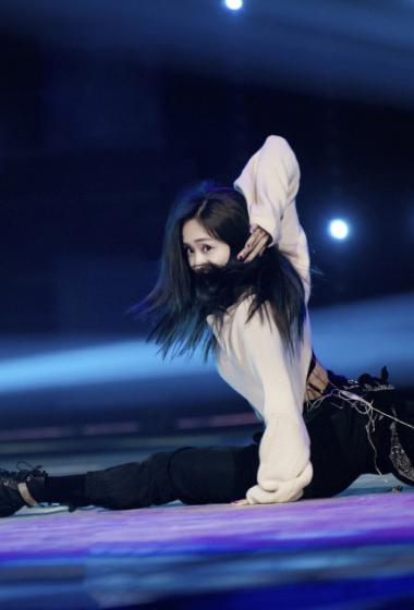 简介:刘芸《乘风破浪的姐姐》图片,分享一组乘风破浪的姐姐图片给大家