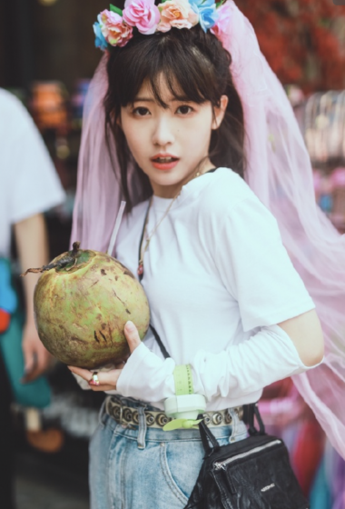 杨超越赖美云甜美旅拍照图片45