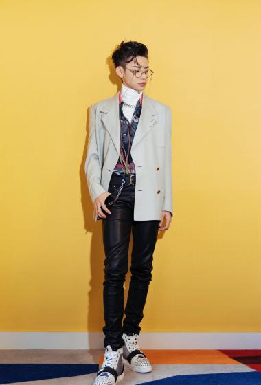 小鬼王琳凯斯文眼镜写真图片25