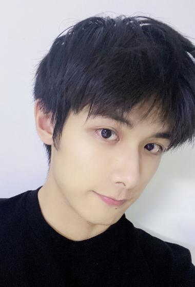 赵弈钦帅气居家生活照图片66