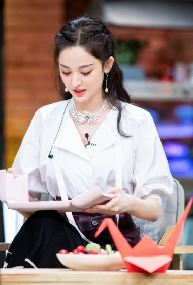 古力娜扎复古珍珠项链剧照图片58