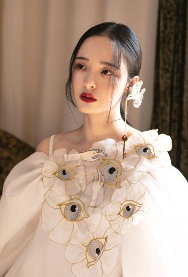 李莎旻子性感露肩写真图片88