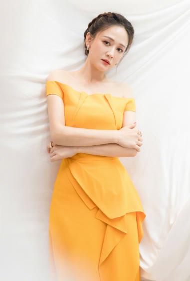 简介:陈乔恩唯美养眼婚纱写真高清图片,分享一组陈乔恩图片给大家,图