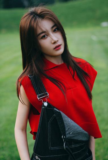 张雅卓红衣性感靓丽图片26