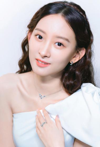 代文雯斜肩白裙性感写真图片44