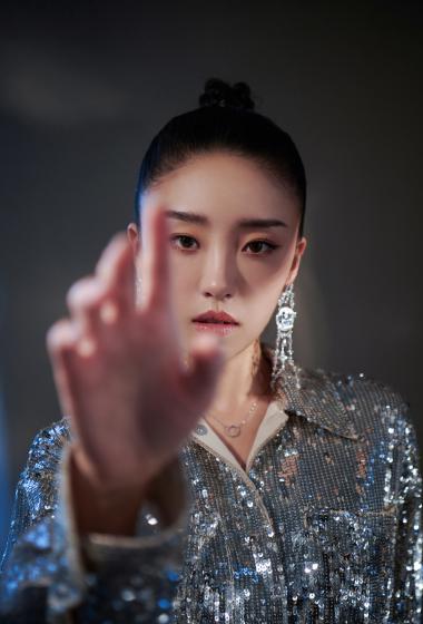 张月亮片衬衫时尚写真图片56