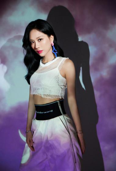 王霏霏性感光影写真图片89