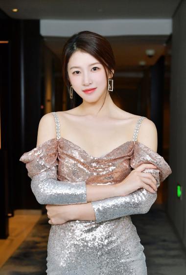 杜雨宸吊带裙性感写真图片14