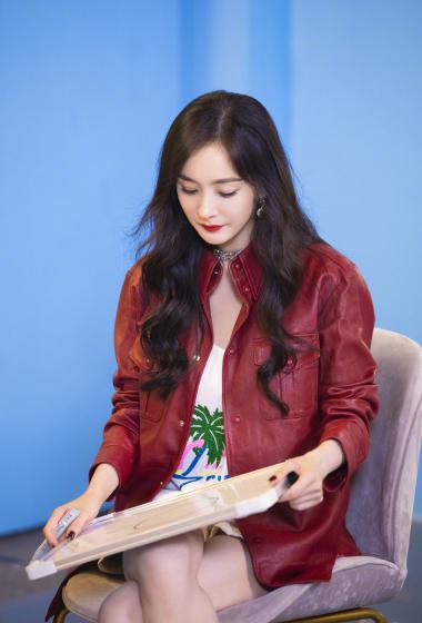 杨幂红色皮衣酷美写真图片69