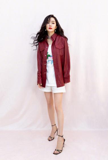 杨幂红色皮衣酷美写真图片19