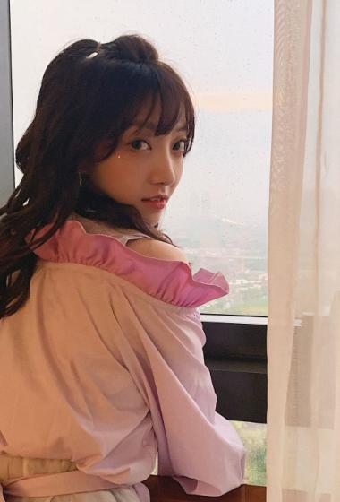 范薇粉裙甜美生活照图片44