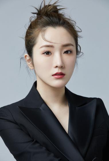 张可盈黑色纱裙性感写真图片99