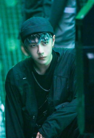 王一博蓝绿脏辫写真图片312