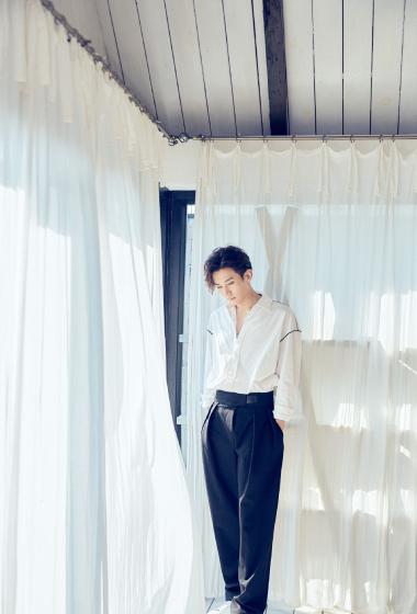 刘学义白色衬衫帅气写真图片912