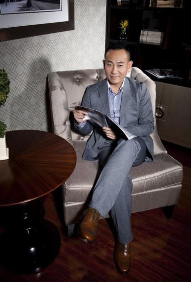 林保怡早年灰色西装写真图片55