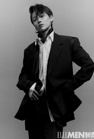 刘雨昕黑白酷飒眼神杀写真图片99