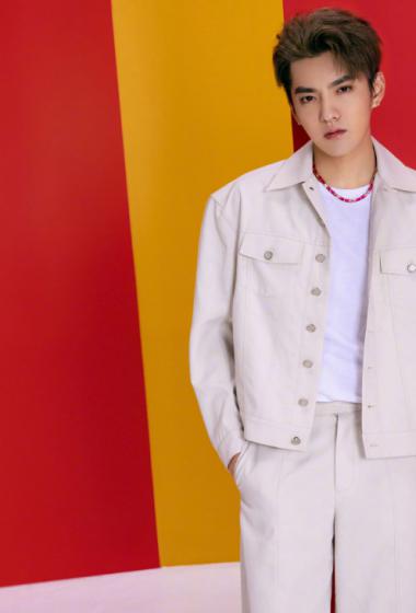 吴亦凡纯白套装型男写真图片46