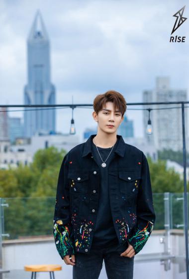 r1se夏之光休闲帅气写真99