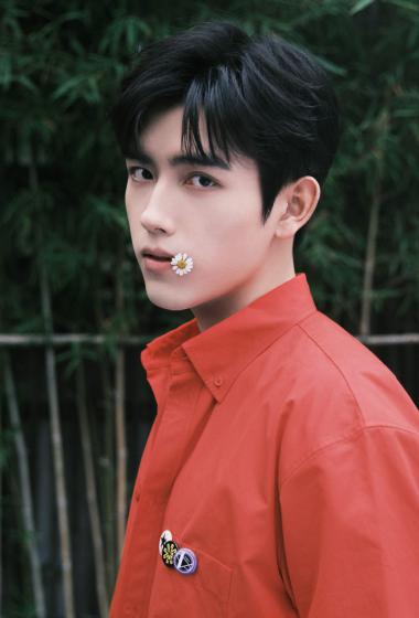 陈飞宇红色衬衫活力帅气写真44