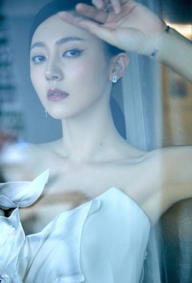 黄梦莹白色长裙优雅写真图片1113