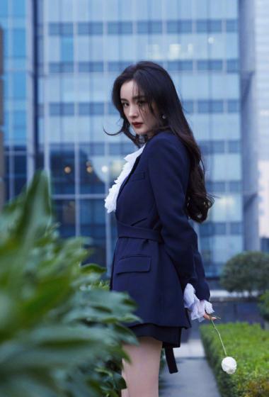 杨幂西装短裙性感写真图片1518