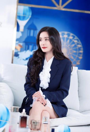 杨幂西装短裙性感写真图片1518