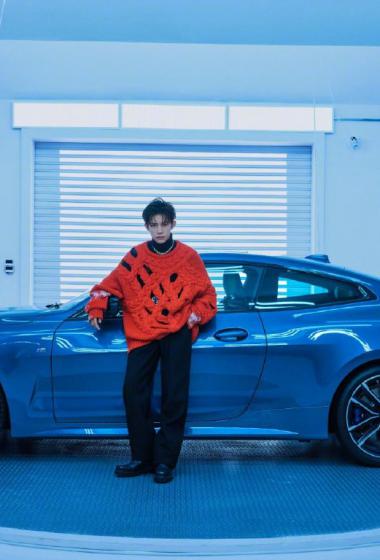 易烊千玺酷帅车拍大片写真图片1515