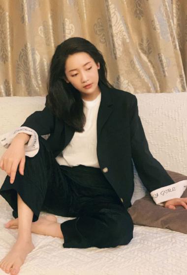 郑湫泓图片 郑湫泓写真 郑湫泓个人资料