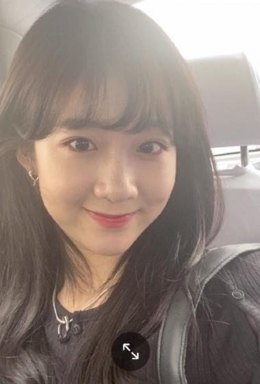 李子璇长发私服俏皮自拍照图片14