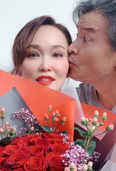 范文芳李铭顺甜蜜亲吻秀恩爱美照图片57