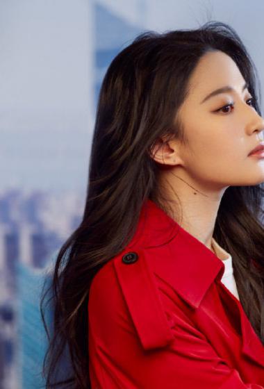 简介:刘亦菲红色风衣时尚写真图片,分享一组刘亦菲图片给大家,图中的