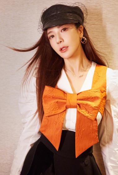 周韦彤蝴蝶衬衣甜酷写真图片39