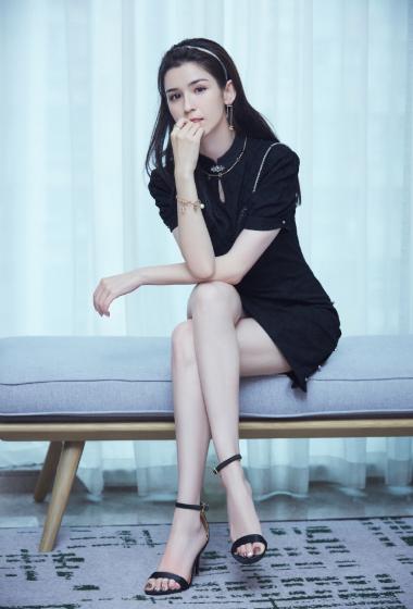 哈妮克孜性感黑裙写真图片56