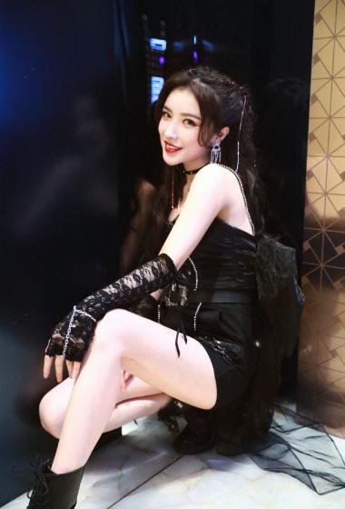 戴燕妮性感养眼写真图片34