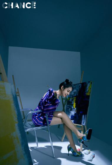 张佳宁丸子头清新俏皮写真图片56