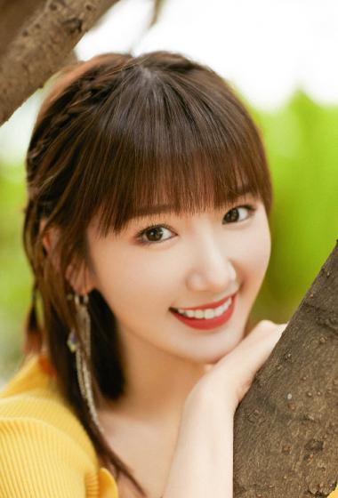 简介:毛晓彤性感迷人秋日写真图片,分享一组毛晓彤图片给大家,图中的
