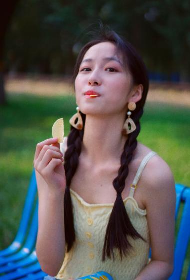 杨肸子麻花辫甜美写真图片88