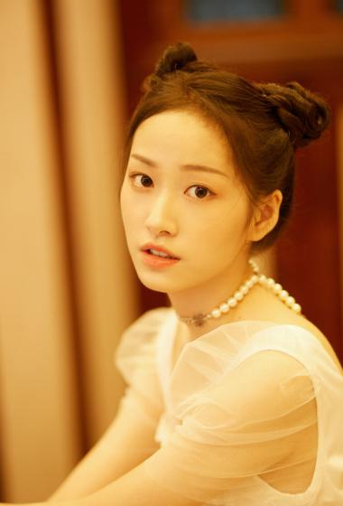 杨肸子白纱裙甜美写真图片23