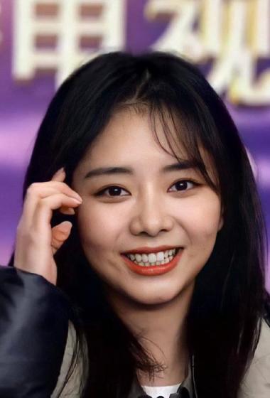 简介:谭松韵皮肤白嫩甜美少女美照图片,分享一组谭松韵图片给大家,图