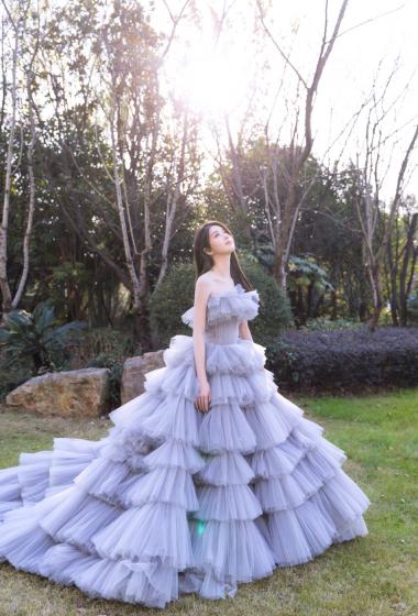 李凯馨雾霾灰蛋糕裙写真图片88