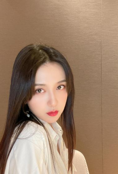 许龄月甜美俏皮自拍图片44