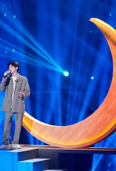 王源我们的歌音乐盛典帅气舞台照图片17