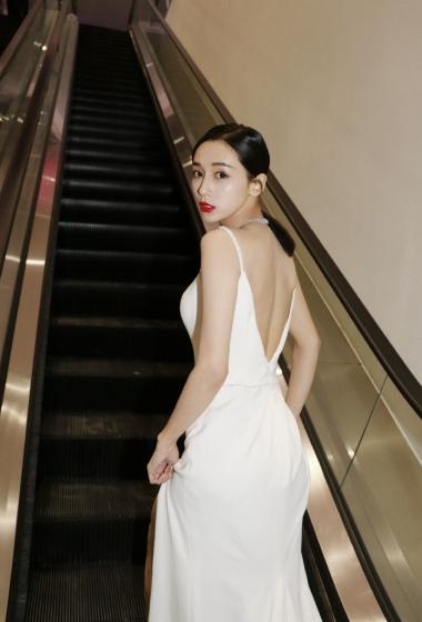 李若宁深v抹胸裙性感写真图片67