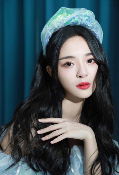 李莎旻子蓝色露肩长裙性感写真图片36