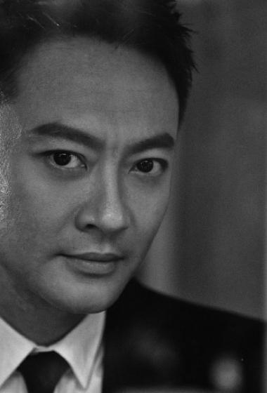 印小天黑色西装魅力写真图片49