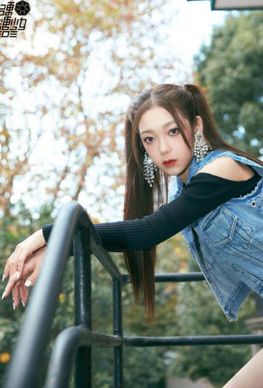 希林娜依高双马尾牛仔装潇洒写真图片69
