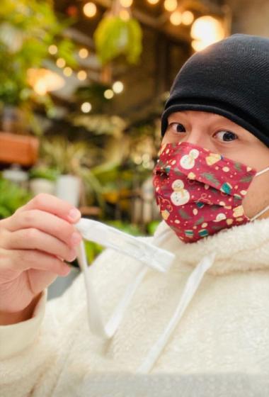 周杰伦戴圣诞口罩帅气潮酷自拍图片